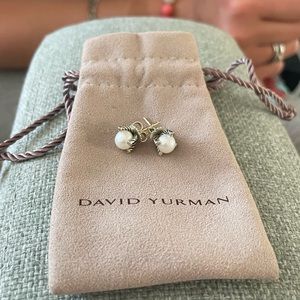 Brand new, never worn David Yurman pearl earrings